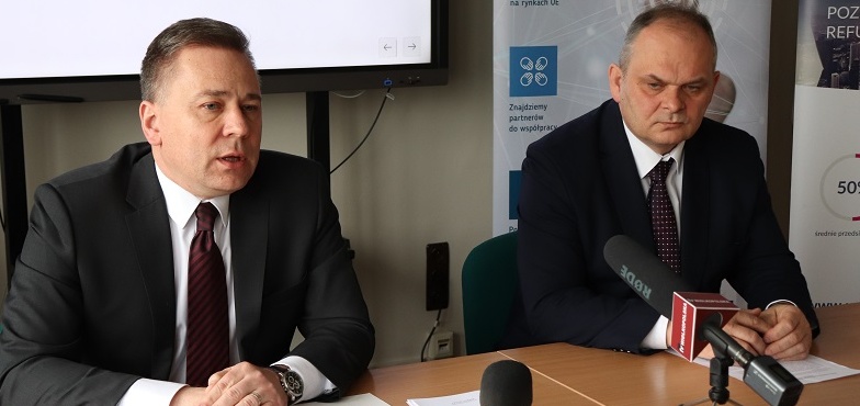 „Przyjechaliśmy z Brukseli z tarczą”. Prezydent i prezes podsumowali wyjazd