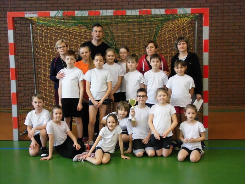 Sadzą ziemniaki i bawią się w kreta. Ferie na sportowo w Kleczewie