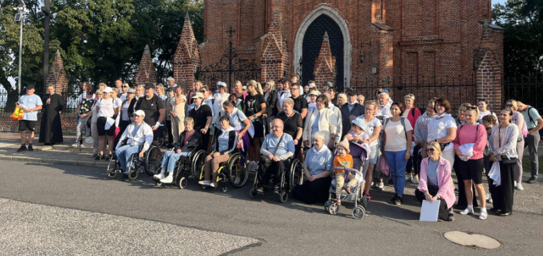 Pielgrzymi wyruszyli rano. W Licheniu pomodlą się w intencji parafii