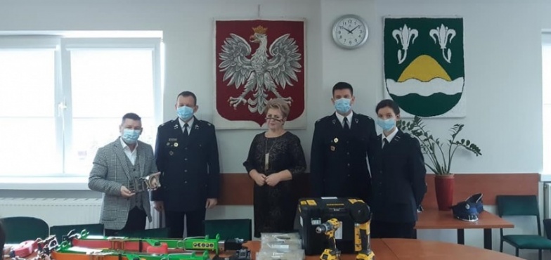 Strażacy dostali sprzęt. Przekazał go radny 