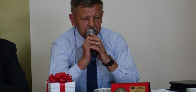 Robi to, po co go ludzie wybierają i nie chce podwójnych diet. Nagrodzony lokalny lider