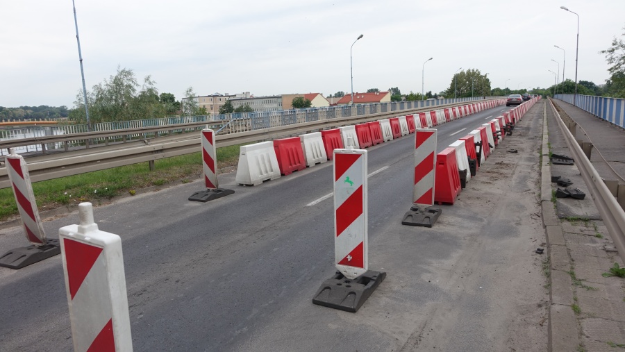 Most na Trasie Warszawskiej otwarty jeszcze przez kolejnych sześć miesięcy. A co potem? 