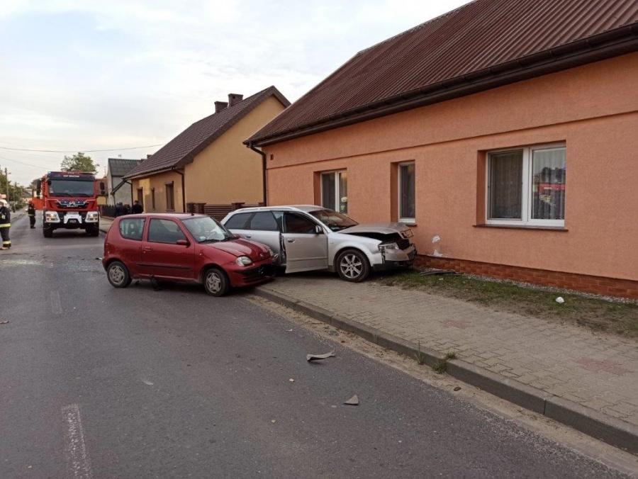 Kolejny wypadek. W Wilczynie zderzyły się dwie osobówki