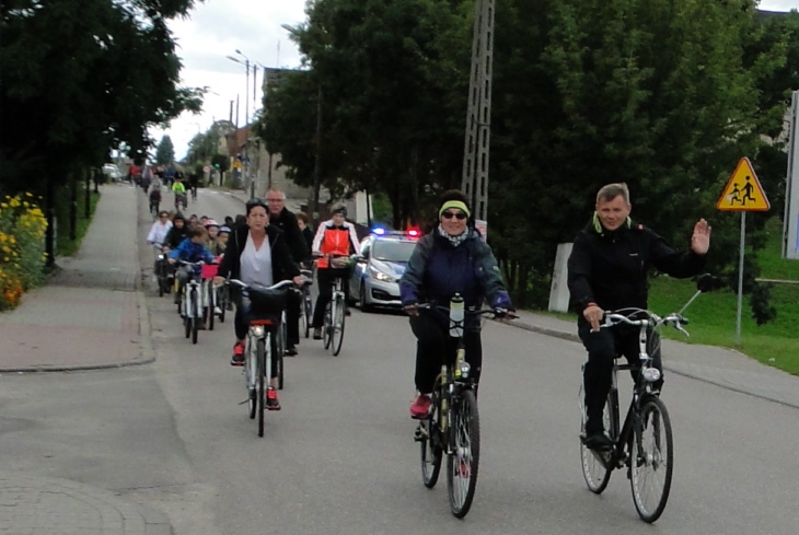 Wyruszyli w rajd „Bez Uzależnień”. 20 kilometrów na rowerach