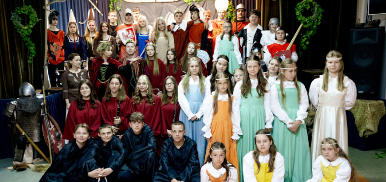 Szkoła stała się teatrem. Uczniowie przypomnieli wydarzenia sprzed tysiąca lat