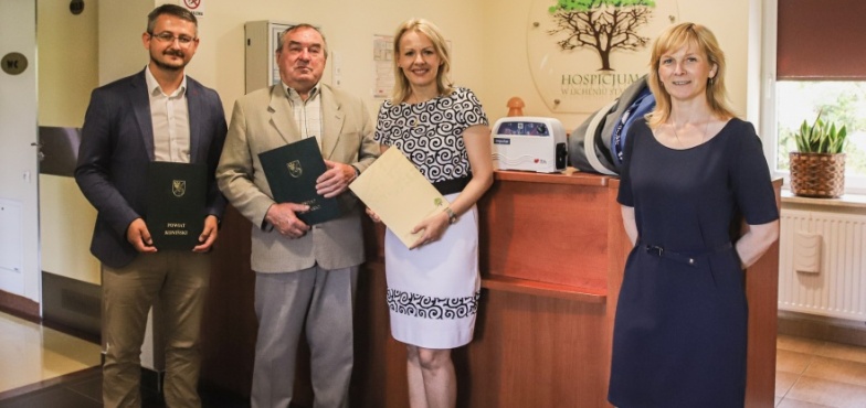 Specjalistyczny sprzęt od powiatu dla licheńskiego hospicjum 