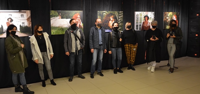 „Portret w plenerze” w CKiS. To był ostatni wernisaż przed zamknięciem placówek kulturalnych
