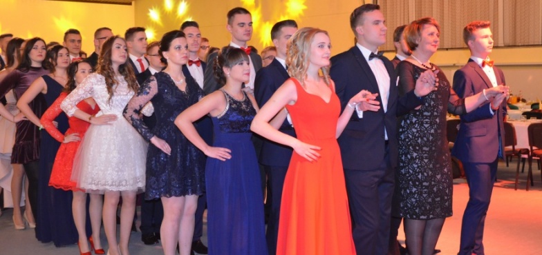 Studniówka I LO jak oscarowa gala. Nauczyciele z Licearami od maturzystów 