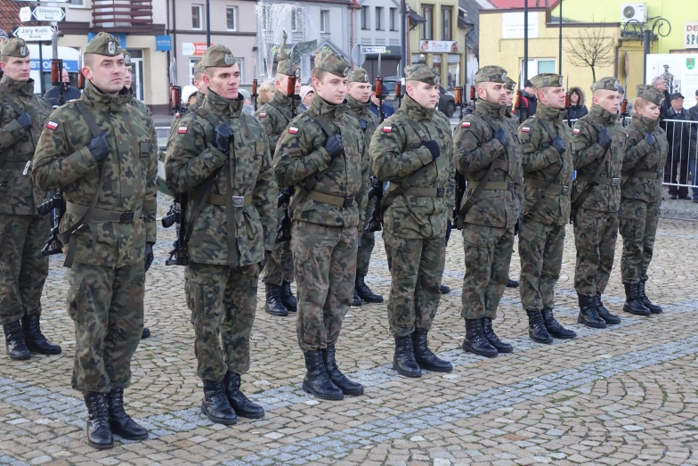 Apel Pamięci z udziałem żołnierzy z Powidza. Dla mieszkańców był też żurek 