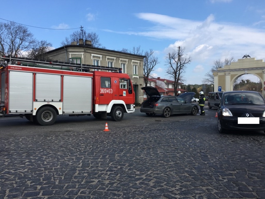 Przy Bramie Napoleona zderzyły się dwa samochody