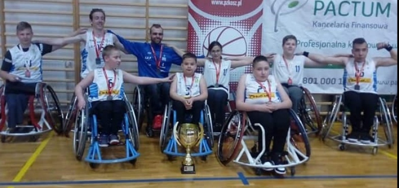 Młodzi koszykarze z Konina wicemistrzami Polski. Zawodnicy Mustang Young zajęli drugie miejsce na turnieju w Kielcach