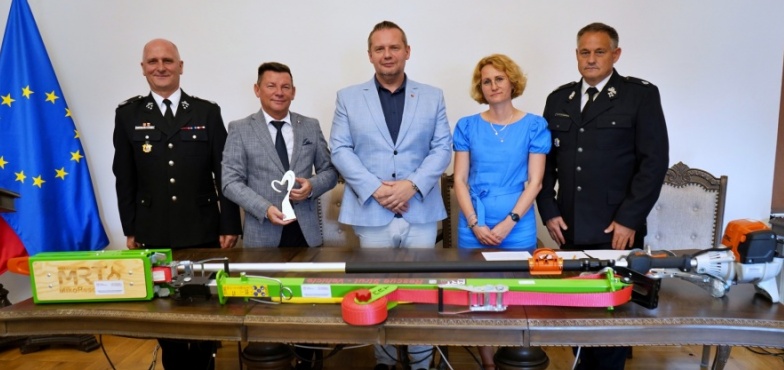 Strażacy dostali sprzęt ratowniczy. Miasto otrzymało dotację z Funduszu Sprawiedliwości 