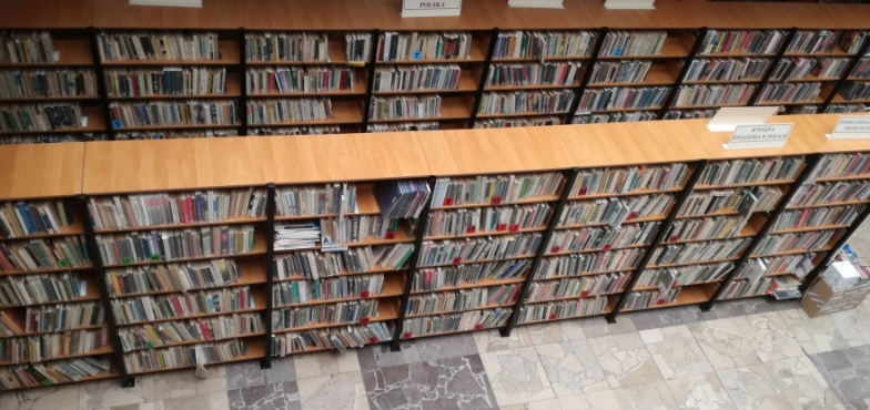 Dziś Dzień Bibliotekarza i Bibliotek. Ilu koninian regularnie odwiedza książnicę?