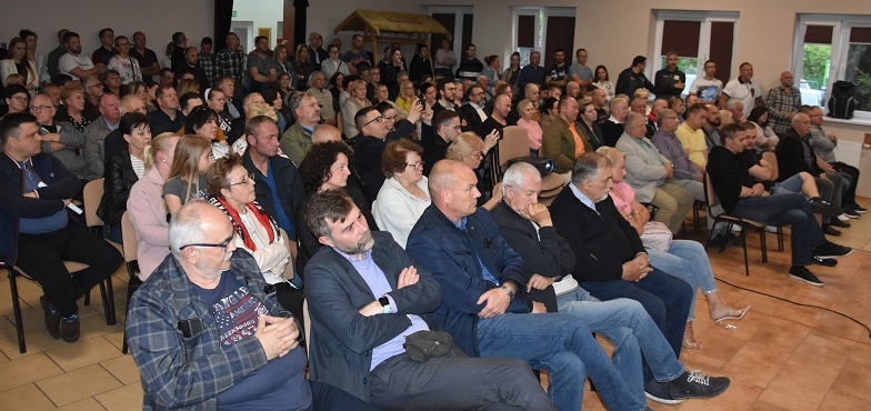 Nie chcą za swoimi oknami oglądać pociągów. Mieszkańcy są przeciwni budowie kolei Turek-Konin