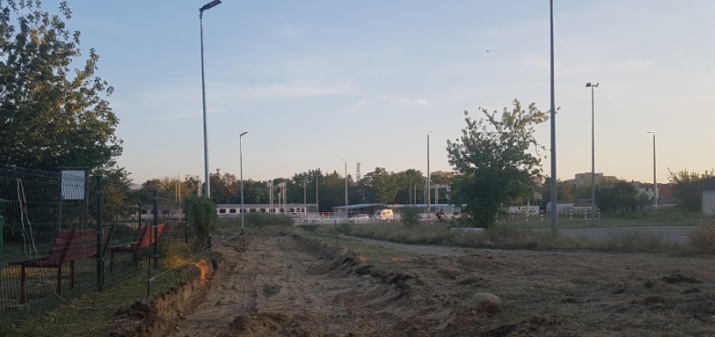 Miasto ruszyło z budową chodnika w stronę nowego tunelu. „Taka mała rywalizacja”