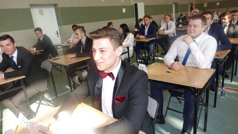 Egzaminacyjny maraton wystartował. Maturzyści drżą przed królową nauk