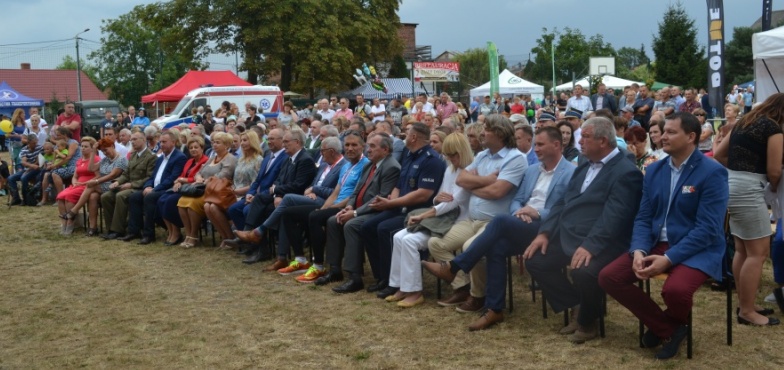 Amerykańskie wozy bojowe, swojskie jadło i loty śmigłowcem. Gmina Rzgów świętowała