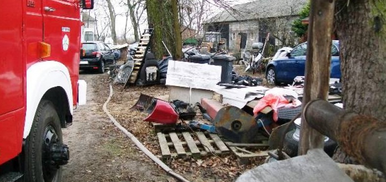 Pożar w kotłowni domu. Właściciel sam próbował gasić, udało się dopiero strażakom 