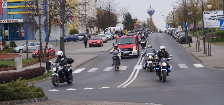 „Patrz w lusterka - motocykle są wszędzie”. Akcja policjantów i fanów jednośladów