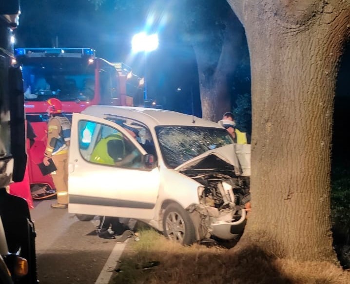 Tragiczny wypadek w powiecie słupeckim. Zginęły dwie osoby