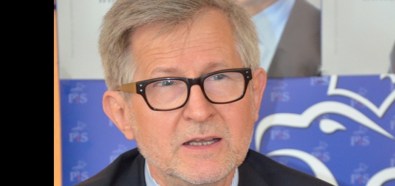 Poseł Witold Czarnecki zakażony koronawirusem. Podczas urlopu trafił do szpitala