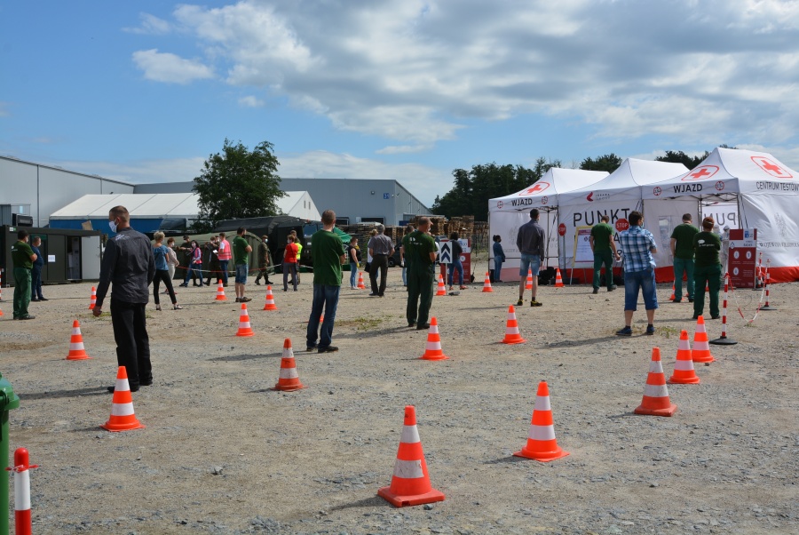 Od 1.700 pracowników Sun Garden pobrano już wymazy. Nie ulegają panice i nie dają się kornawirusowi