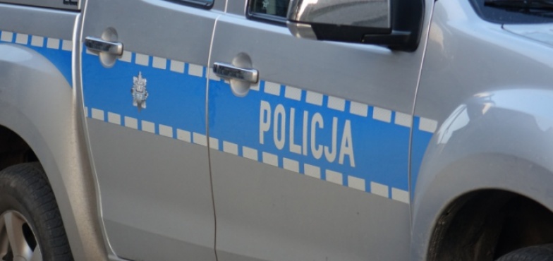 Ciało mężczyzny przed sklepem