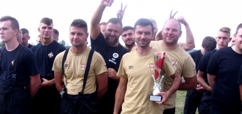 Drużyny sportowo-pożarnicze rywalizowały na gminnym boisku piłkarskim