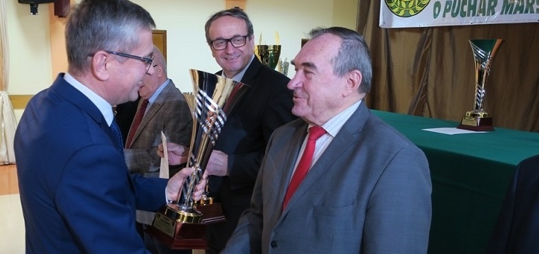 Starosta odebrał puchar. Powiat koniński trzeci w Wielkopolsce