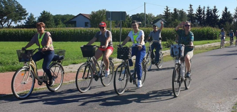 Rodzinny rajd rowerowy. W trasę wyruszyło 70 cyklistów 
