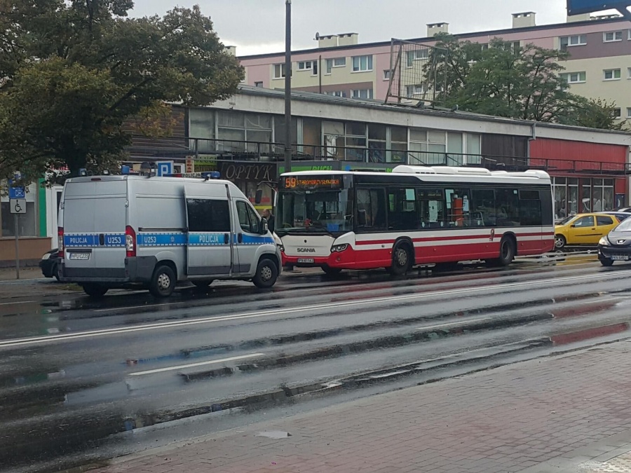 Gwałtowne hamowanie autobusu, poszkodowany pasażer. Policja zajęła się sprawą