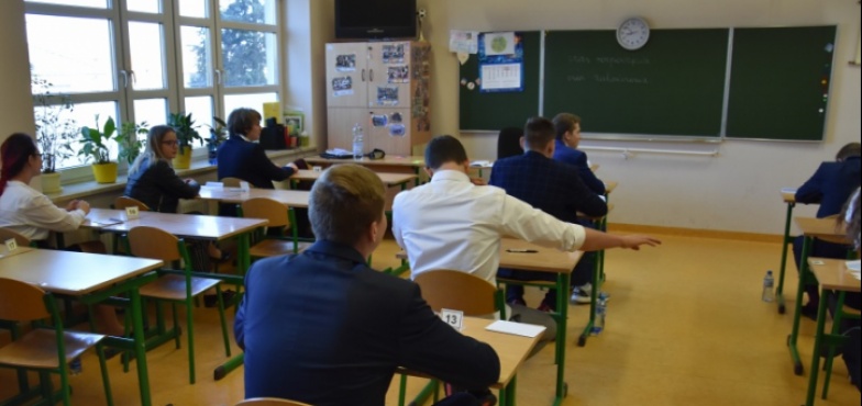 To ósmy dzień strajku. Mimo to egzaminy pisze 653 ósmoklasistów 