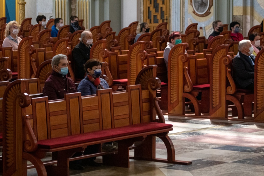 Od dzisiaj zostaje zniesiona dyspensa od uczestnictwa w mszy. Są jednak wyjątki