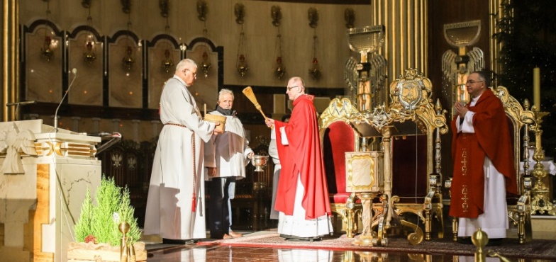 W święto św. Szczepana kapłani błogosławią ziarno owsa