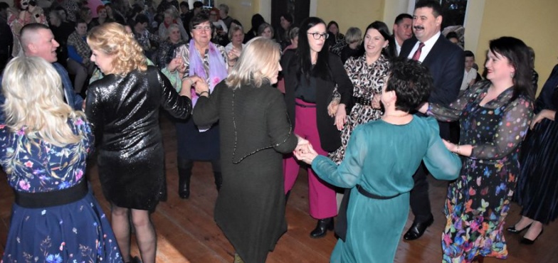 Na Dniu Kobiet minister tańczył z panią wójt