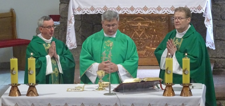 To czas pożegnań i powitań. Urząd proboszcza w Kawnicach przejął ks. Jerzy Czaja