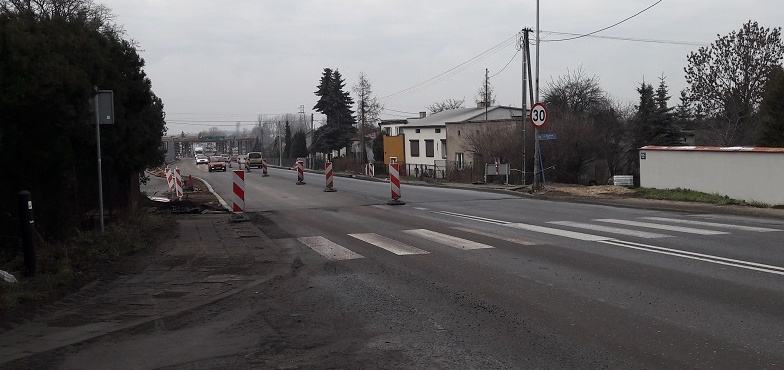 Nie ma już wahadła na Trasie Warszawskiej. Kierowcy płynnie przejeżdżają skrzyżowanie