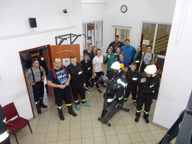 Młodzi strażacy na bieżni i w komorze dymowej. Sprawdzali swoje umiejętności