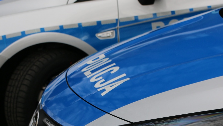 Podróż zakończył w rowie i porzucił samochód