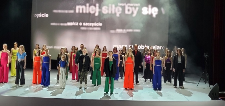 Owacje na stojąco dla artystów musicalu „Przypływy” 