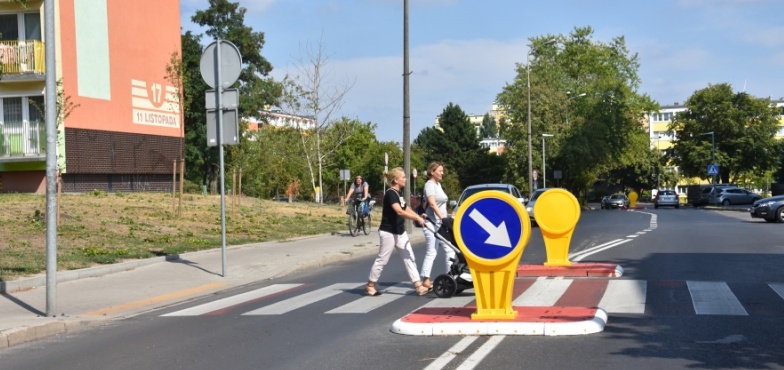 „Dla poprawy bezpieczeństwa”. Dodatkowe znaki przy przejściach dla pieszych 