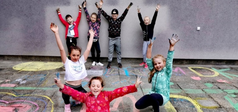 Dzieci mogą tańczyć, śpiewać, recytować. Kiedy ruszają zapisy na zajęcia?