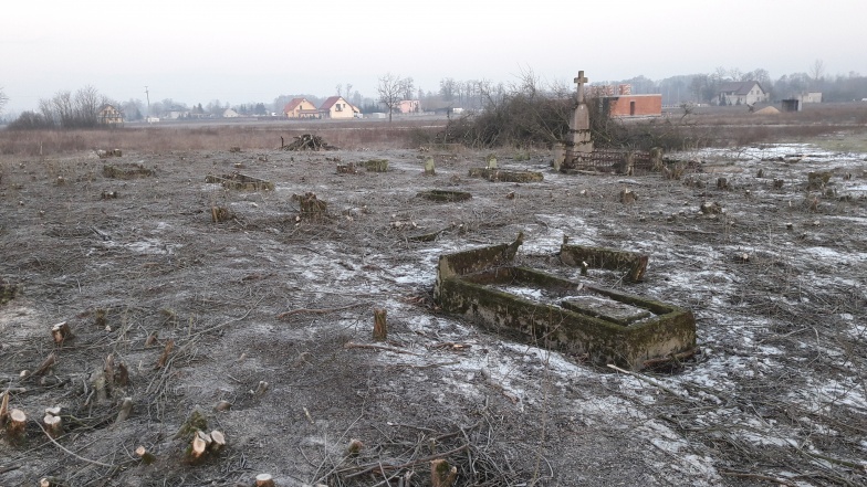 Podniosą nagrobki niemieckich mieszkańców gminy. Czekają na odwilż