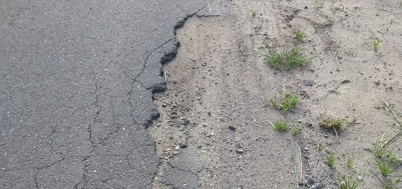 Radny z kierownikiem sprawdzili drogi. Będą naprawy