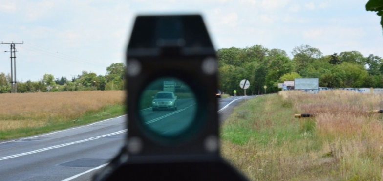Mandaty za prędkość. – Niektórzy jeżdżą za szybko – mówią policjanci