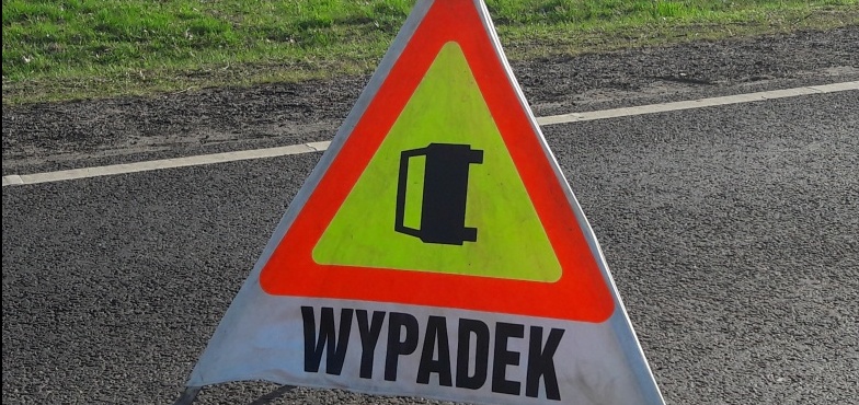 Zderzyły się trzy samochody. Dwie osoby zabrano do szpitala