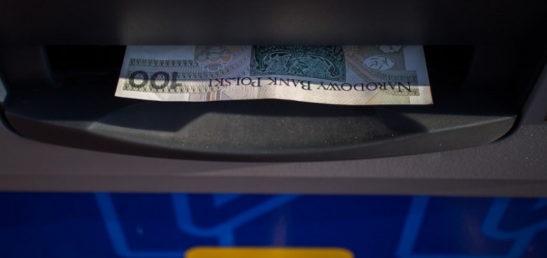 Ukradł kartę bankomatową. Wypłacał pieniądze z konta kolegi