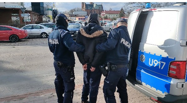 Policjanci z Turku ścigali złodzieja samochodu. Sprawa jest rozwojowa