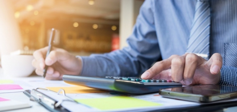Jak firmy realizują payroll?