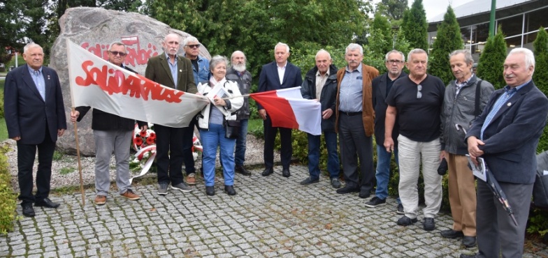 Kwiaty od działaczy „Solidarności". Jest też książka na 40-lecie 